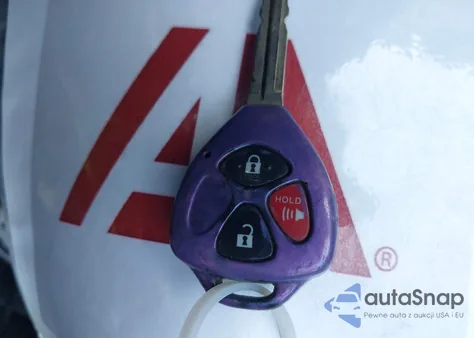 2011 Toyota Yaris z USA, uszkodzony, nr VIN JTDBT4K35B1400924